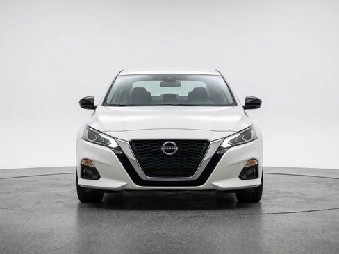 Used 2025 Nissan Altima 2.5 SV image 2