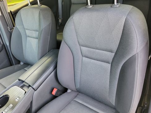 Used 2025 Nissan Rogue SV FWD image 6