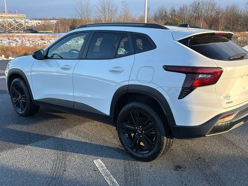 Used 2025 Chevrolet Trax ACTIV w/ Sunroof Package image 11