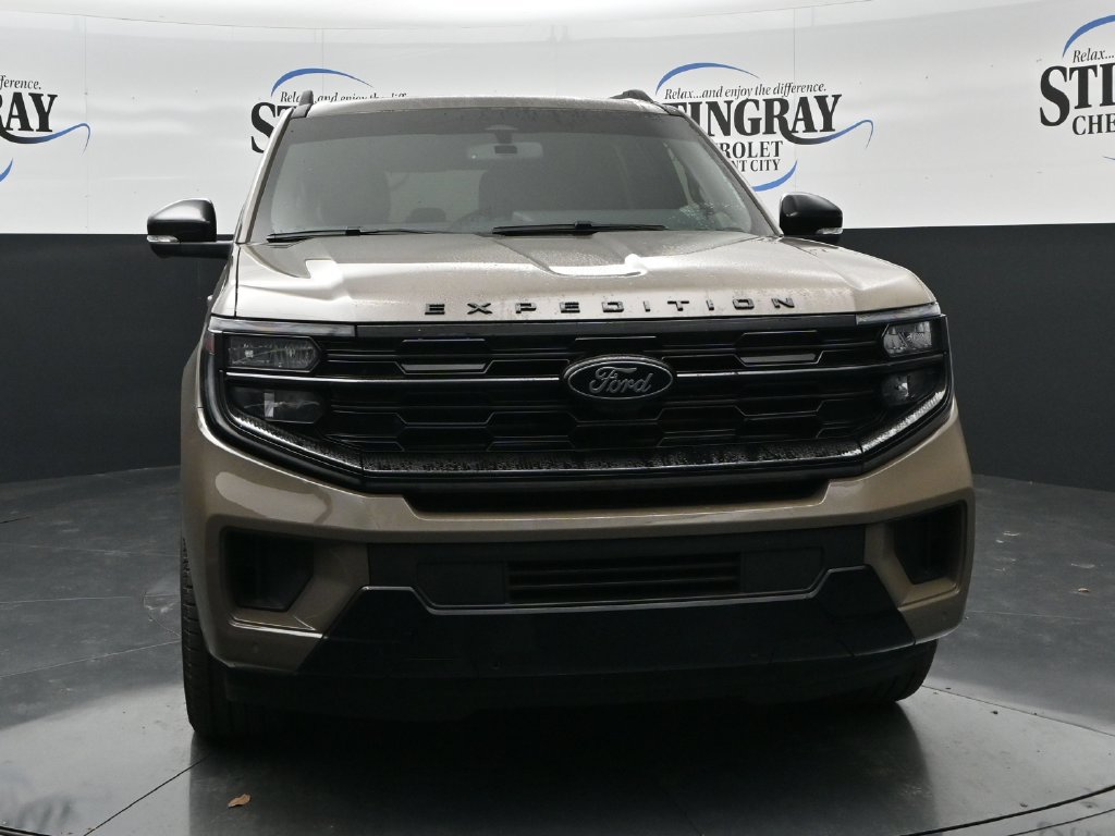 Used 2026 Ford Expedition Max Platinum w/ Stealth Appearance Package AWD/4WD image 2