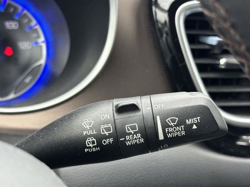 Used 2018 Chrysler Pacifica Touring-L Plus image 17