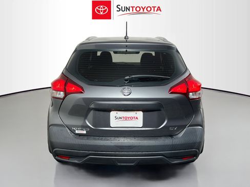 Used 2018 Nissan Kicks SV image 5