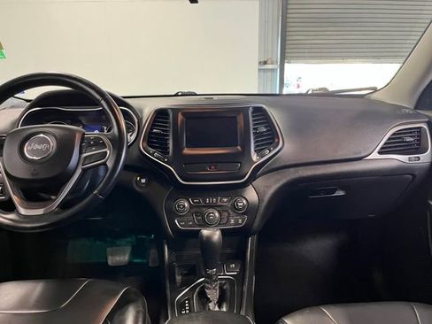 Used 2019 Jeep Cherokee Latitude Plus FWD image 20