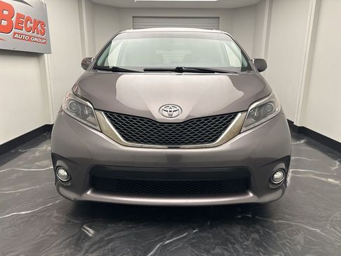 Used 2017 Toyota Sienna SE Premium image 31