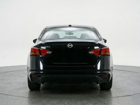 Used 2025 Nissan Altima 2.5 SV FWD image 7