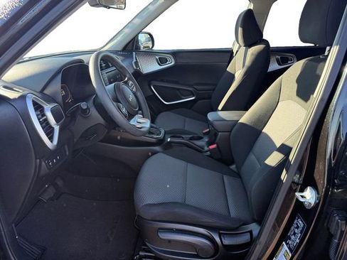 Used 2024 Kia Soul LX image 9