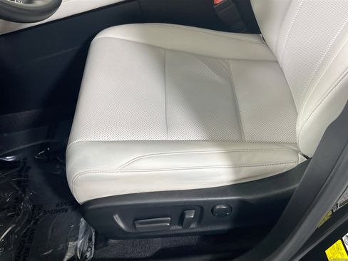 Used 2021 Lexus RX 350L Premium w/ Premium Package image 18