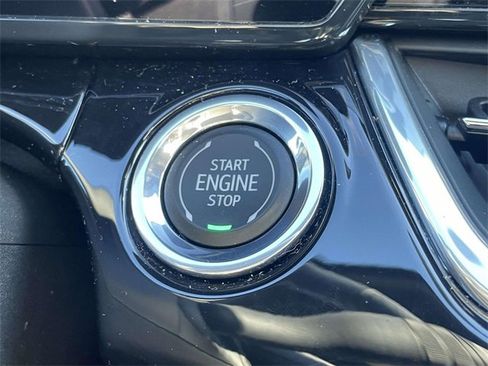 Used 2024 Chevrolet Trax RS w/ Sunroof Package image 27