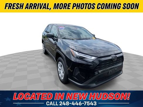 Used 2025 Toyota RAV4 LE AWD/4WD image 4