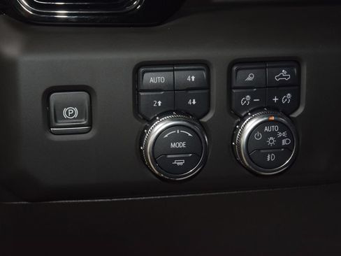 Used 2025 GMC Sierra 2500 AT4 w/ AT4 Premium Plus Package AWD/4WD image 35