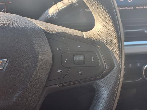 Used 2025 Chevrolet Trax LT image 16