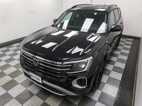 New 2026 Volkswagen Atlas Peak Edition image 6