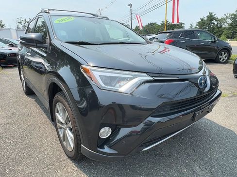 Used 2018 Toyota RAV4 Limited AWD/4WD image 3