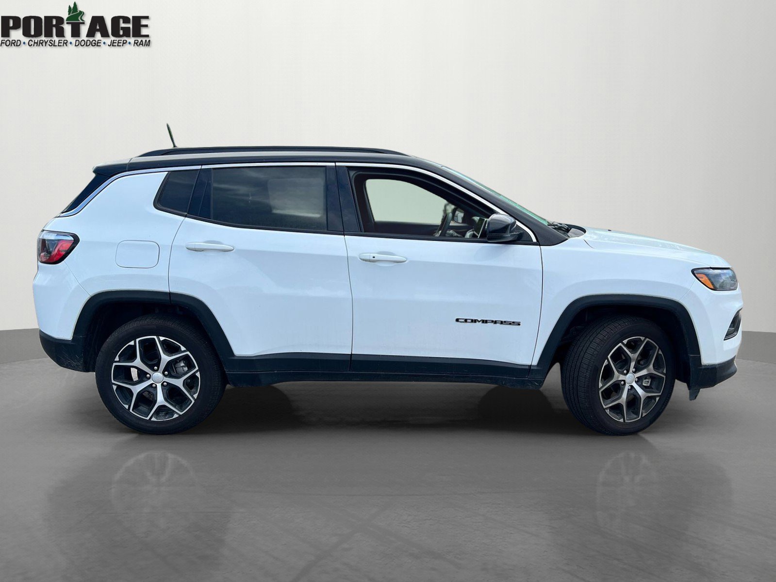 Used 2024 Jeep Compass Limited AWD/4WD image 2