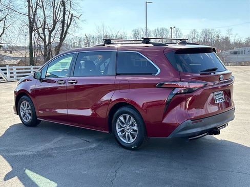 Used 2021 Toyota Sienna XLE image 27