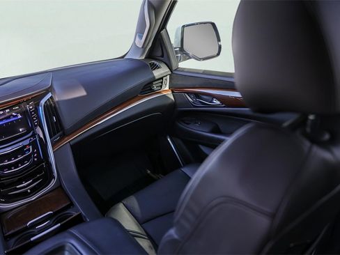 Used 2019 Cadillac Escalade Luxury image 23