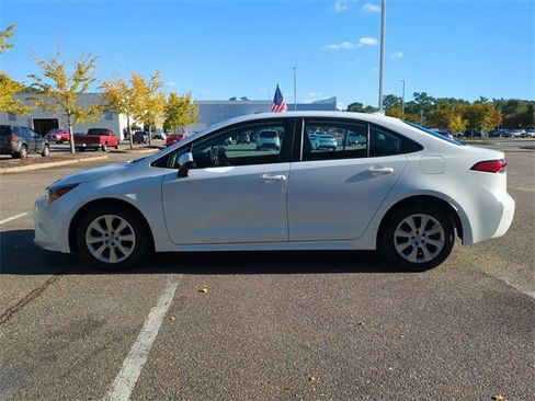 Used 2024 Toyota Corolla LE image 7