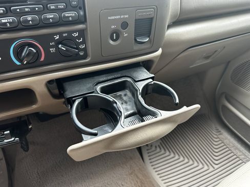 Used 2000 Ford F250 Lariat image 26