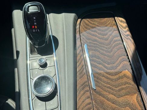 Used 2023 Cadillac Escalade ESV Premium Luxury Platinum AWD/4WD image 19