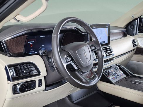 Used 2021 Lincoln Navigator L Reserve image 13