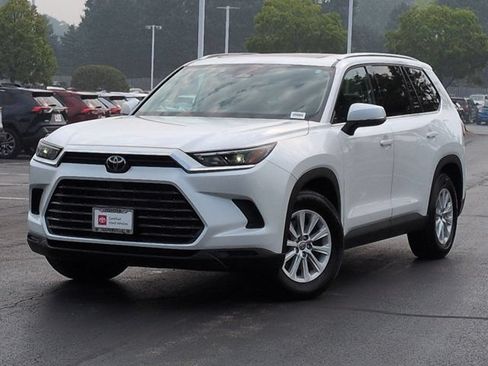 Certified 2024 Toyota Grand Highlander AWD image 2