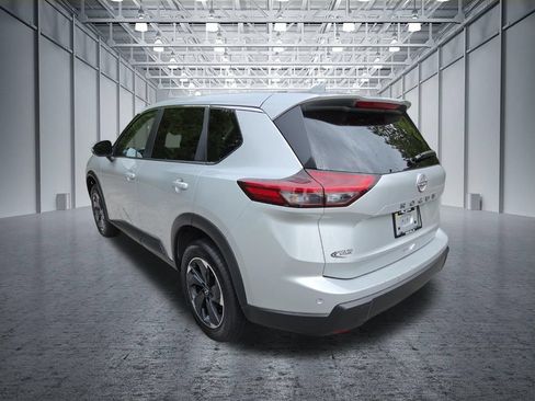 Certified 2025 Nissan Rogue SV FWD image 6