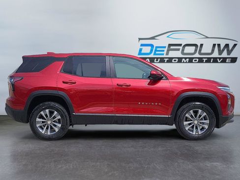 Used 2026 Chevrolet Equinox LT image 2