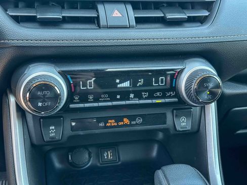Used 2025 Toyota RAV4 XLE image 32