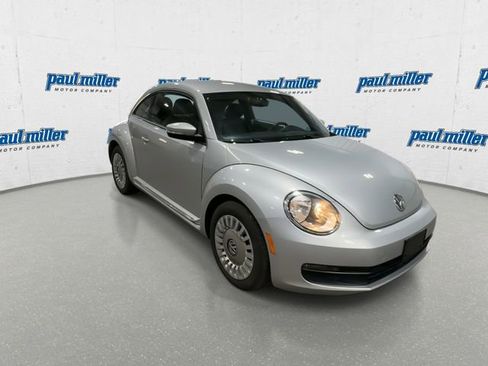 Used 2013 Volkswagen Beetle 2.5 image 2