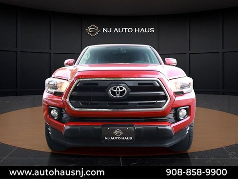 Used 2016 Toyota Tacoma SR5 w/ SR5 Appearance Package (SN) AWD/4WD image 3