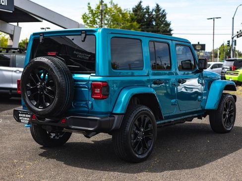 Used 2024 Jeep Wrangler Unlimited Sahara w/ Technology Group AWD/4WD image 7