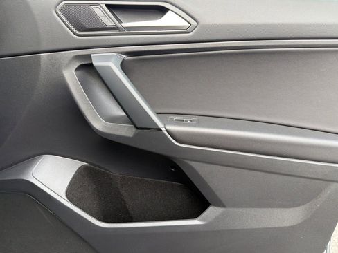 Used 2019 Volkswagen Tiguan SE w/ Panoramic Sunroof Package image 24