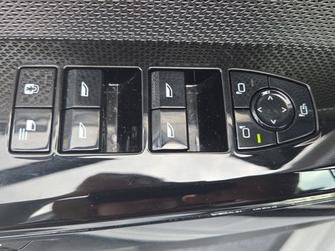 Used 2024 BMW 740i w/ Executive Package RWD image 34