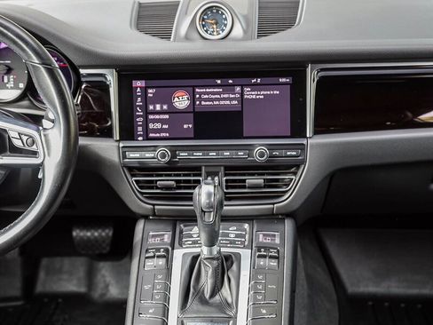 Used 2020 Porsche Macan AWD/4WD image 18
