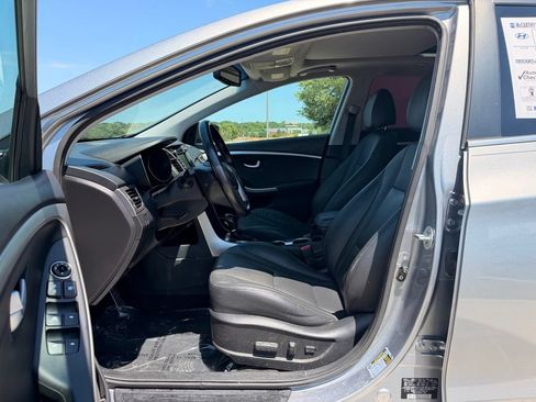 Used 2015 Hyundai Elantra GT w/ Option Group 03 FWD image 2
