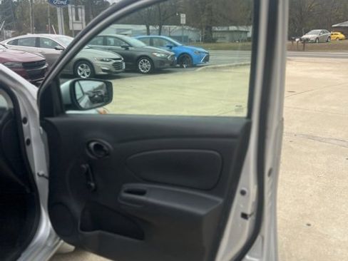 Used 2019 Nissan Versa S Plus image 18