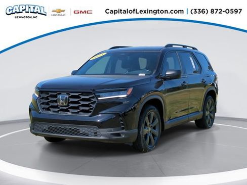 Used 2025 Honda Pilot Sport image 1