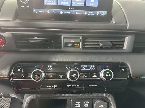 Used 2025 Honda Pilot TrailSport image 19