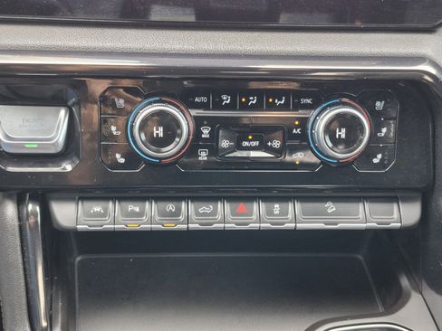 Used 2024 GMC Sierra 1500 AT4 image 33