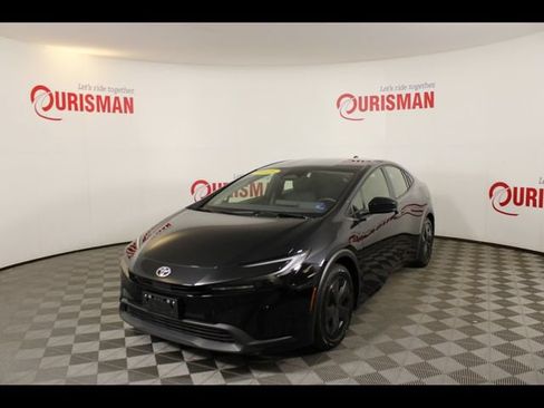 Used 2025 Toyota Prius LE FWD image 2