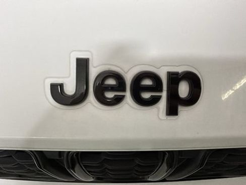 Used 2023 Jeep Grand Cherokee L Laredo AWD/4WD image 8