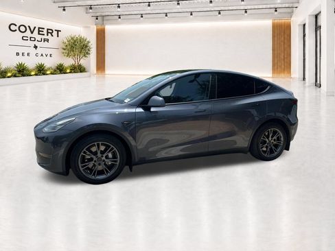 Used 2022 Tesla Model Y Long Range AWD/4WD image 5