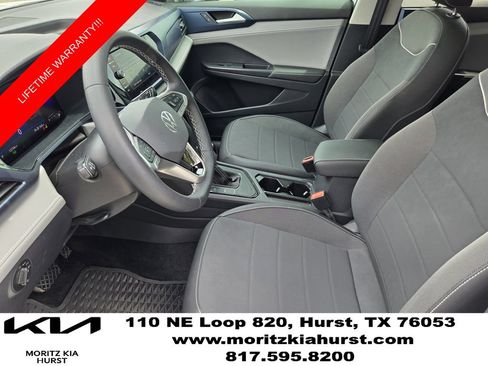 Used 2024 Volkswagen Taos SE w/ Panoramic Sunroof Package FWD image 21