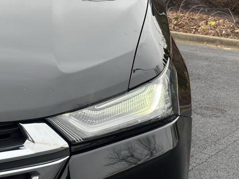 Used 2023 Chevrolet Traverse LT image 5