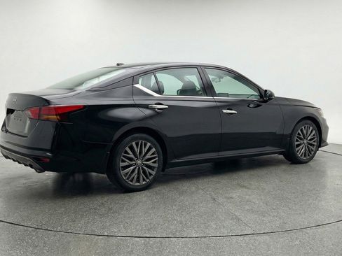 Used 2025 Nissan Altima 2.5 SV FWD image 9