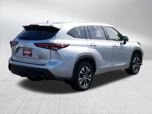 Certified 2025 Toyota Highlander XLE AWD/4WD image 7