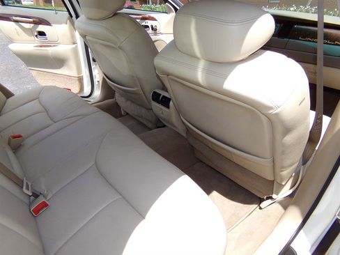Used 2001 Lincoln Town Car Cartier RWD image 29