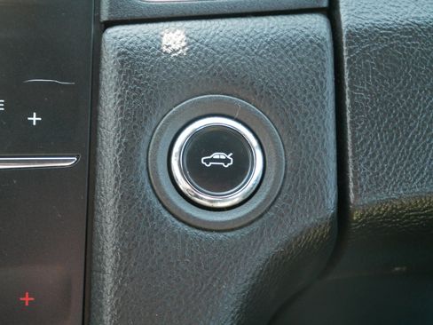 Used 2016 Ford Taurus SEL w/ Equipment Group 201A AWD/4WD image 32
