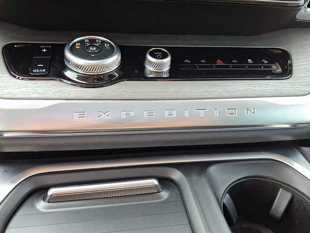 Used 2025 Ford Expedition Platinum AWD/4WD image 14