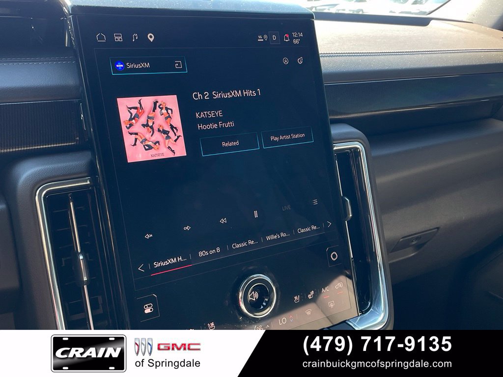 Used 2025 GMC Yukon Elevation w/ Elevation Premium Package AWD/4WD image 16